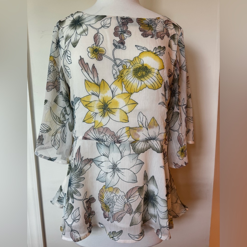 Cupcakes & Cashmere Floral Summer Top (Women's M)